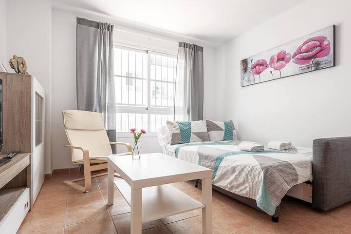 Apartamento entero, Apt altas calidades 3 dormitorios, 2 baños & patio / wifi. La Algaba in La Algaba, Provincia de Sevilla