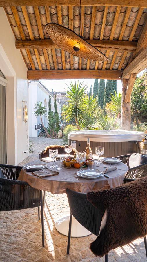 Location de vacances pour 4 personnes, avec piscine ainsi que jacuzzi et jardin à Aubussargues - 2