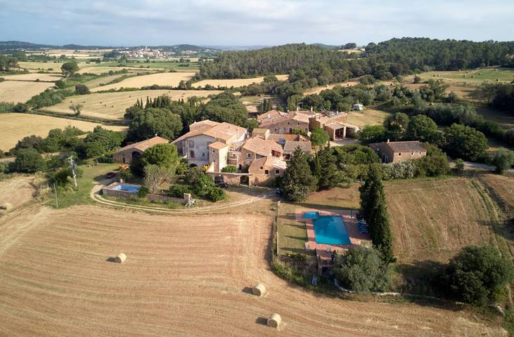 Gîte pour 54 personnes, avec jardin ainsi que piscine et terrasse - 1