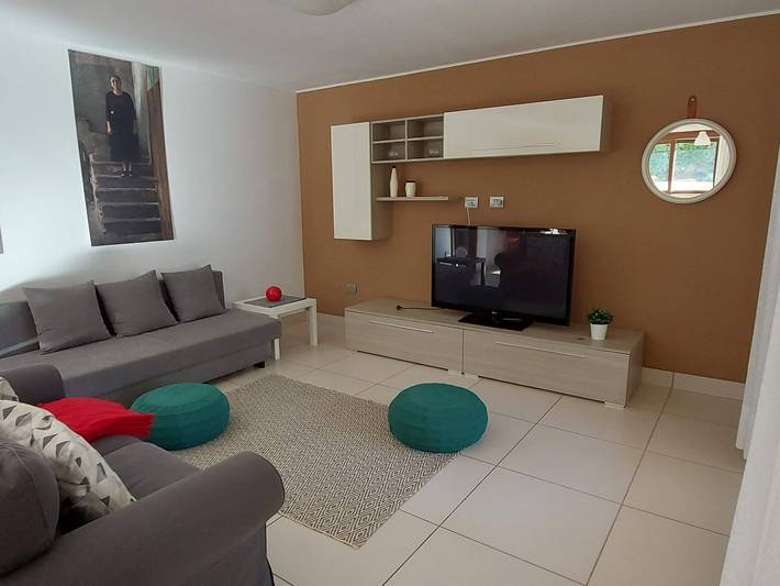 Appartement entier, Unterkunft in der 'Villa Luigi' mit oberirdischem Pool in Poggio dei Pini, Capoterra