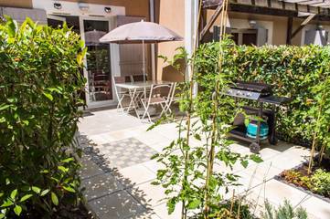 Gîte pour 5 personnes, avec piscine ainsi que jardin et vue, animaux acceptés à Barbaste