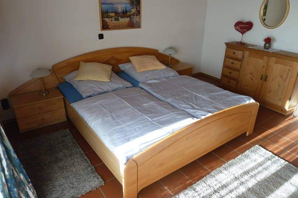 Ganze Wohnung, Appartment Gabi - 100 qm, für bis zu 4 Pers. 2 Schlafzi, 2 Bäder in Grabenstätt, Chiemsee