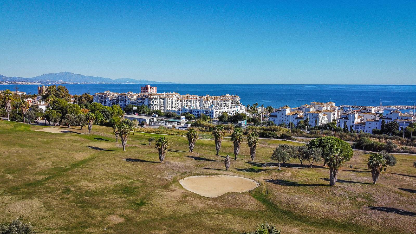 Ganze Wohnung, 26. Front row penthouse golf and sea views Manilva in Puerto de la Duquesa, Manilva