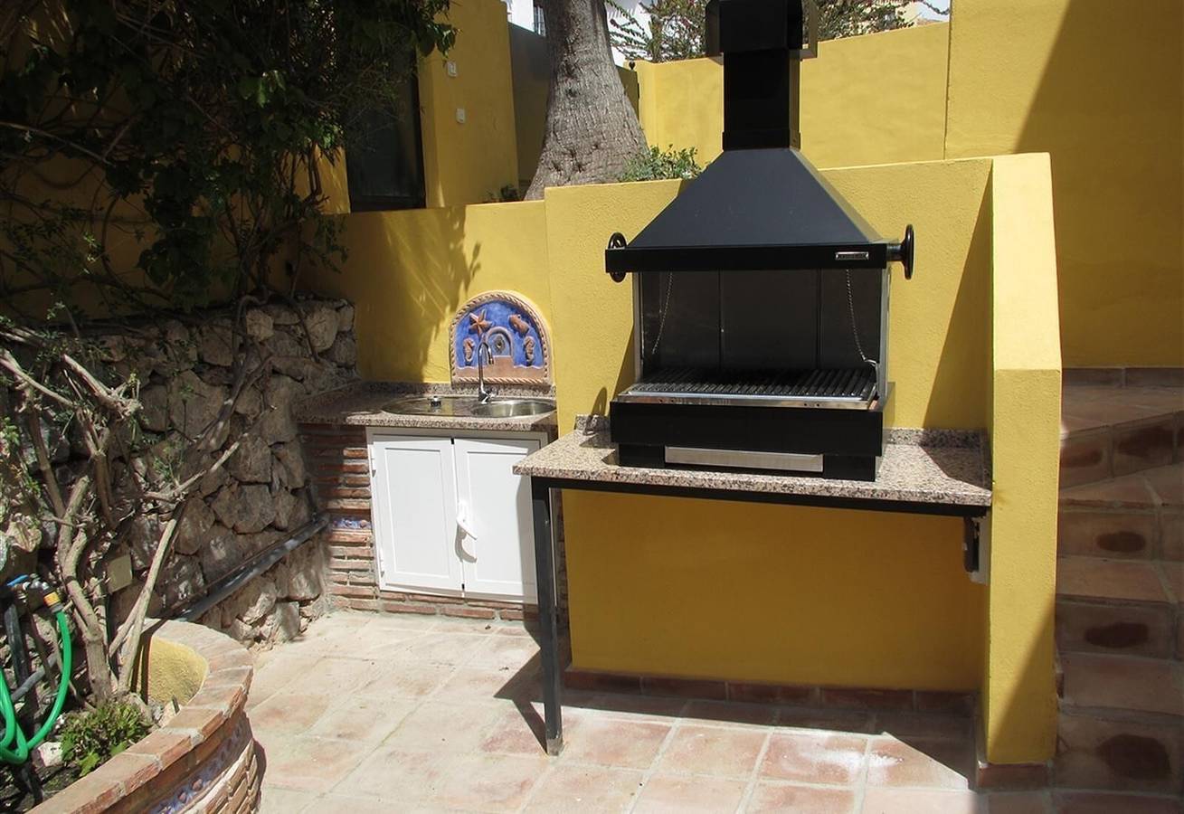 Villa "Casa Heidi" con vistas al mar, piscina, balcón, aire acondicionado y Wi-Fi in Cerro Gordo, Almuñecar