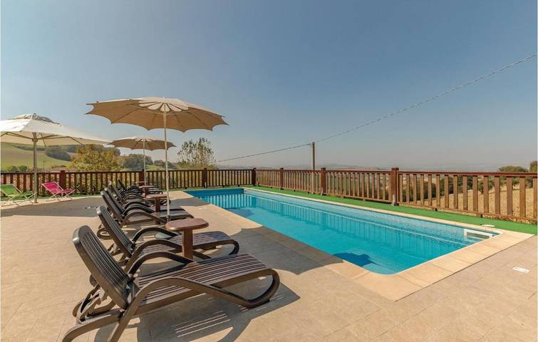 Casa vacanza per 7 persone, con Idromassaggio e Giardino nonché Piscina a Montegranaro