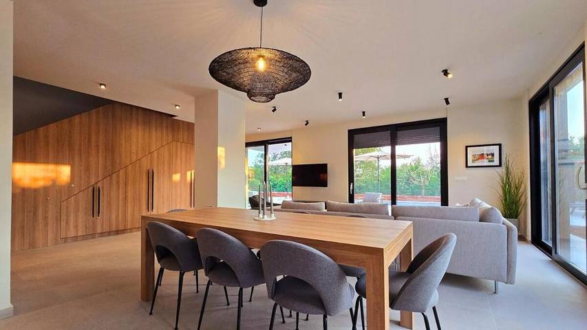 Ferienhaus mit Meerblick für 8 Personen, mit Ausblick und Garten sowie Pool in Poreč - 2