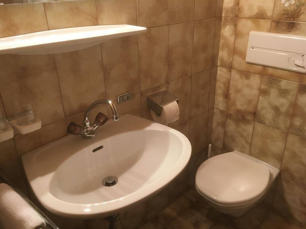 Entire vacation apartment, Doppelzimmer mit Dusche/Wc, Tv, Wireless, Terrasse in Kössen, Kaiserwinkl