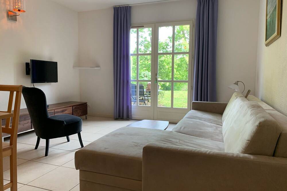 Entire apartment, Duplex C on ground floor, 4 pers + 1 child 3* in holiday residence with swimming pool in Montbrun-les-Bains, Nyons region