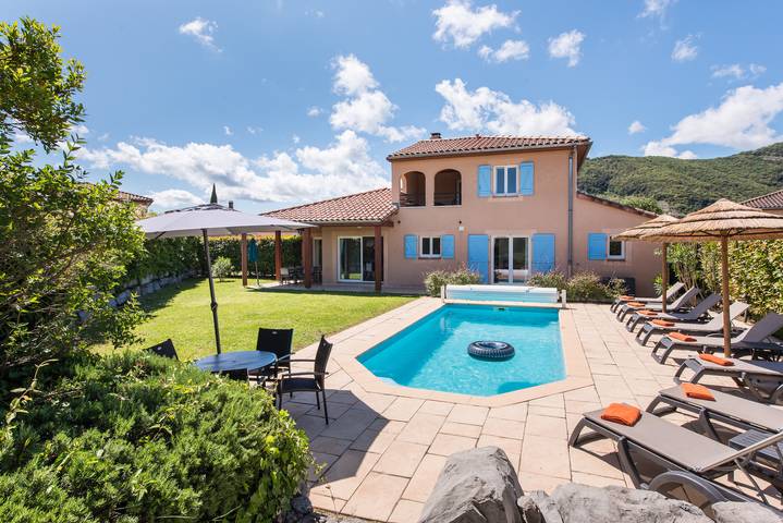 Gîte pour 8 personnes, avec piscine