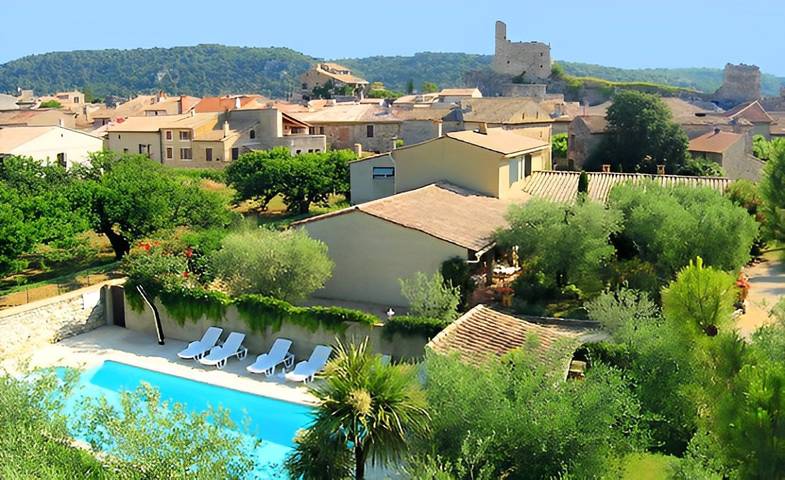 Gîte pour 3 personnes, avec jardin ainsi que piscine et terrasse