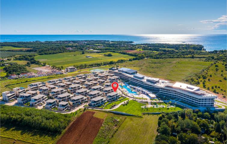 Retraite en bord de mer : appartement 2 chambres avec piscine intérieure et vue imprenable in Umag, Région d'Umag