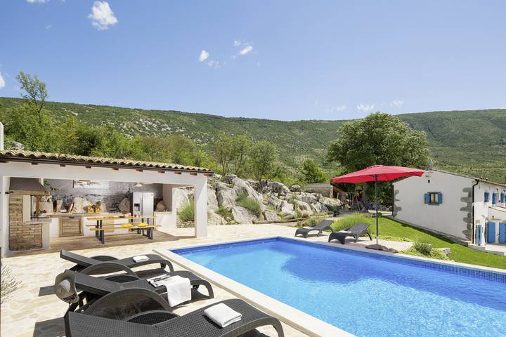 Ferienhaus für 10 Personen, mit Garten und Pool