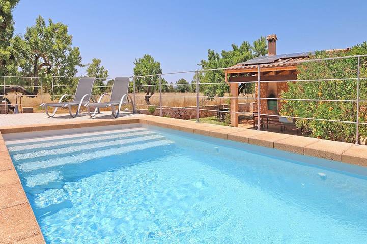 Finca für 3 Personen, mit Terrasse und Garten in Sineu