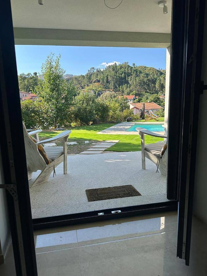 Location de vacances pour 10 personnes, avec jardin ainsi que vue et piscine, animaux acceptés à Cabril - 2