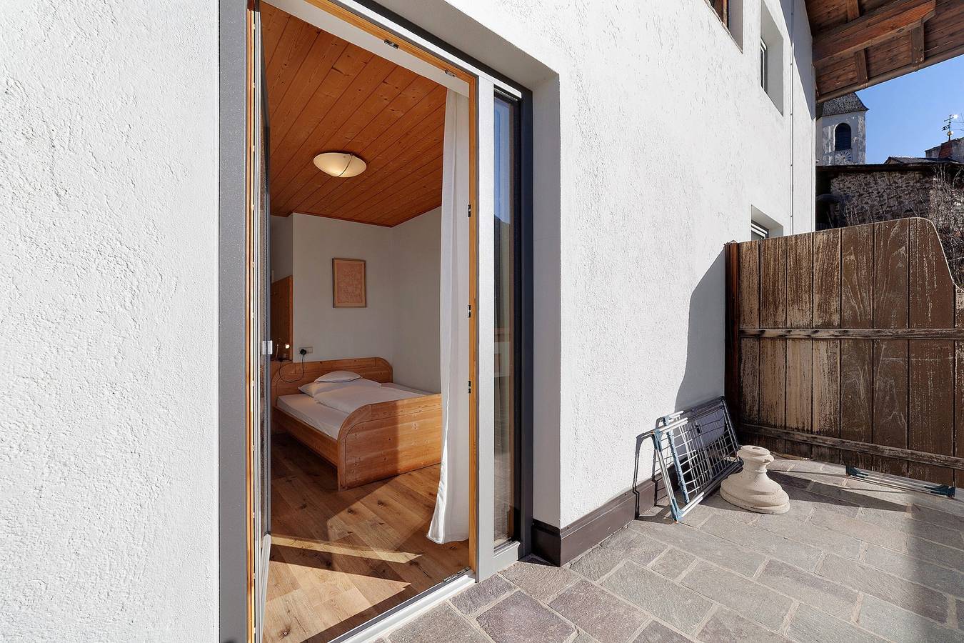 Gasthof Kirchsteiger 'Zimmer 3' with Lake View, Shared Terrace and Wi-Fi in Santa Valburga d'Ultimo, Ulten