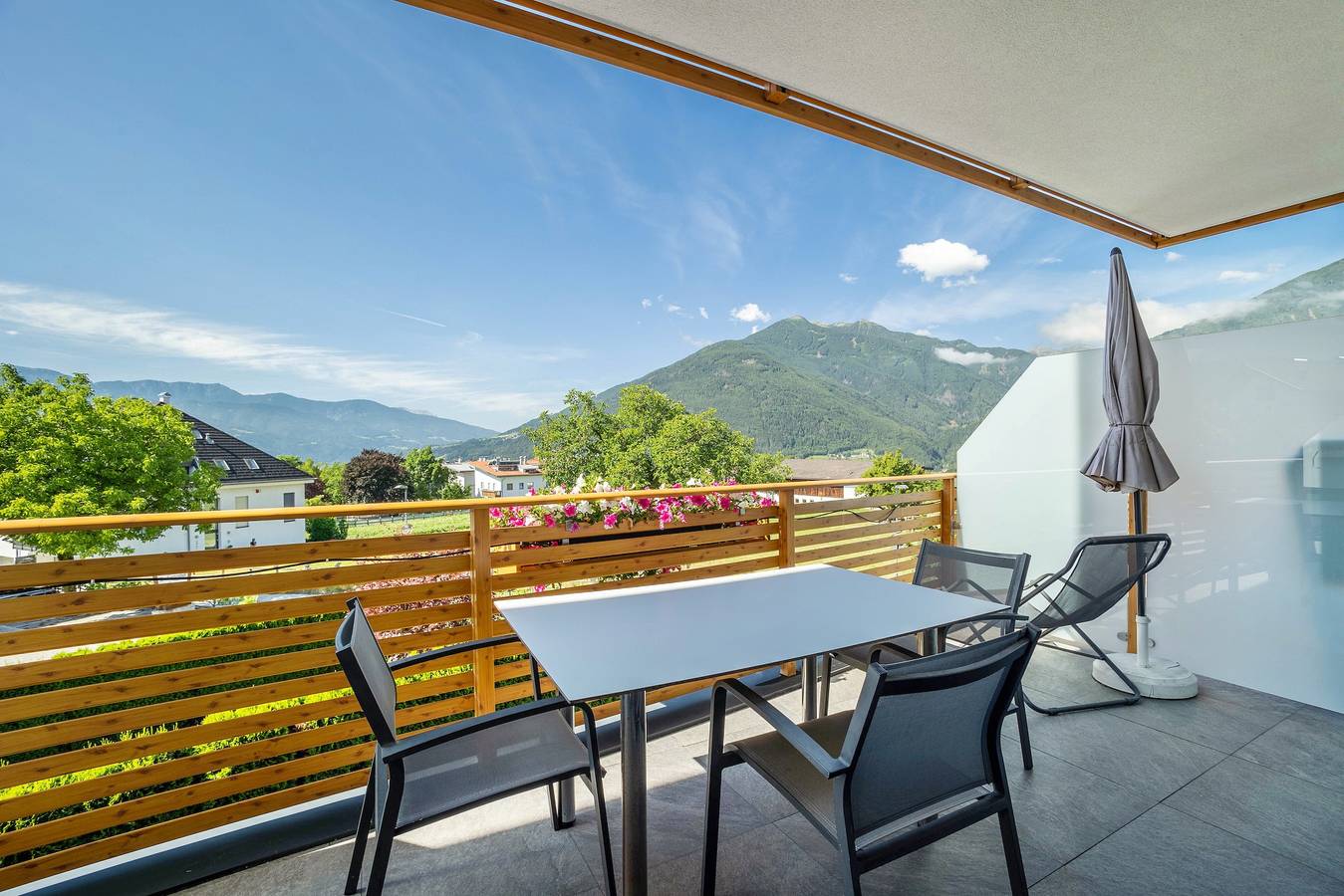 Ganze Wohnung, Ferienwohnung 'Edelweiß' mit Bergblick, Gemeinschaftsgarten und Wi-Fi in Raas, Natz-Schabs