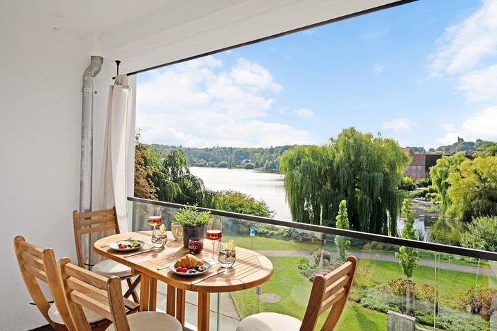 Ferienwohnung für 4 Personen, mit Balkon und Seeblick sowie Ausblick