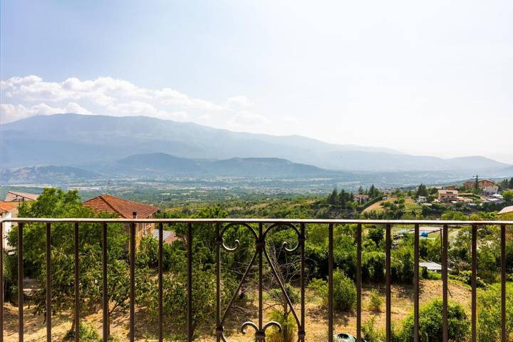 Location de vacances pour 6 personnes, avec balcon et vue à Barisciano