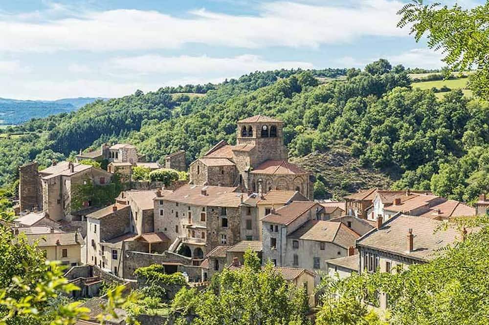 Gîte cosy avec jeux et terrasse à Auzon in Auzon, Parc Naturel Régional Livradois-Forez