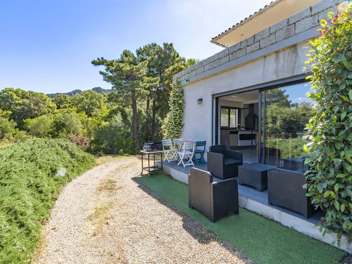 Ferienwohnung für 4 Personen, mit Terrasse und Garten in Porto-Vecchio