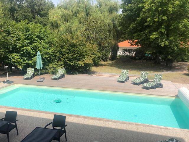 Location de vacances pour 6 personnes, avec piscine ainsi que vue et jardin à Labouheyre - 3