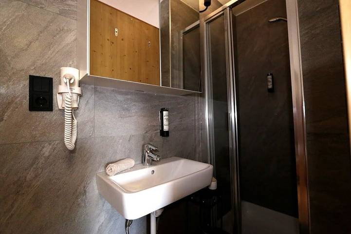 Double room with extra bed (1 double & 1 single bed) in Zederhaus, Ski Amadé