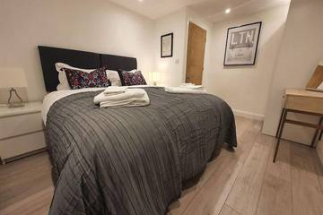 Apartment for 6 People in Luton, Chiltern Hills, Photo 2