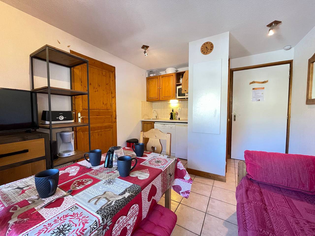 Apartamento entero, Apartamento acogedor a pie de pistas con balcón in Flumet, Albertville region