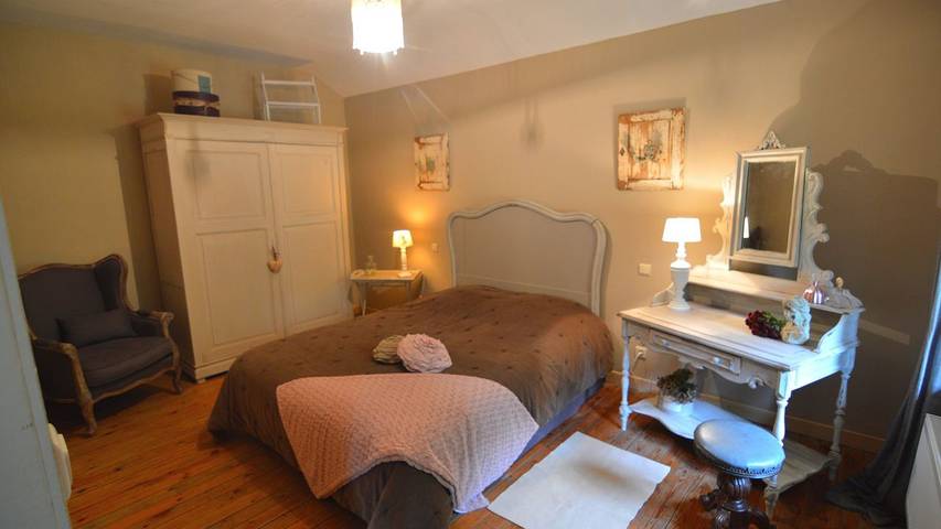 Location de vacances pour 14 personnes, avec terrasse et jardin dans Bellefontaine (Bièvre)