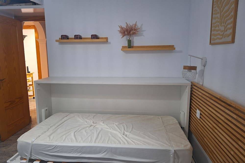 Ganze Wohnung, Playamar Retamar, is in first line of beach, urbanization with swimming pool. in Retamar, Almería
