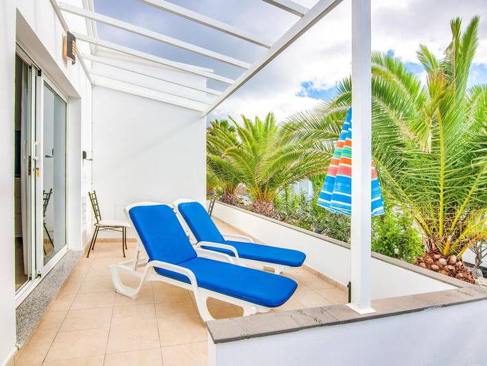 Location de vacances pour 4 personnes, avec piscine ainsi que terrasse et jardin dans Charco del Palo - 4