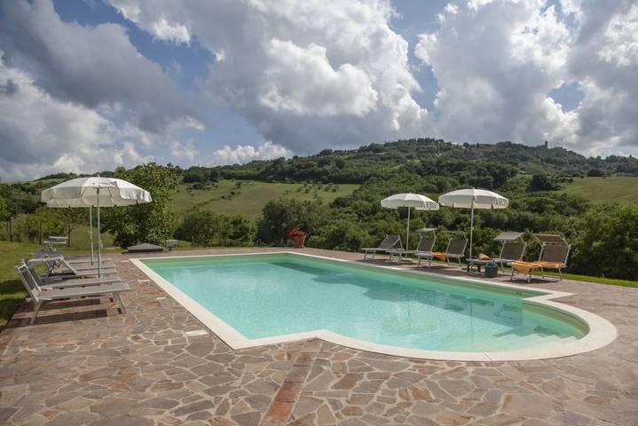 Location de vacances pour 11 personnes, avec jardin et piscine à Radicondoli - 2