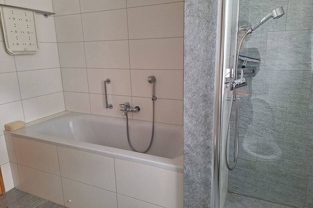 Ganze Wohnung, Mengelt, (Splügen). in Rheinwald, Hinterrhein
