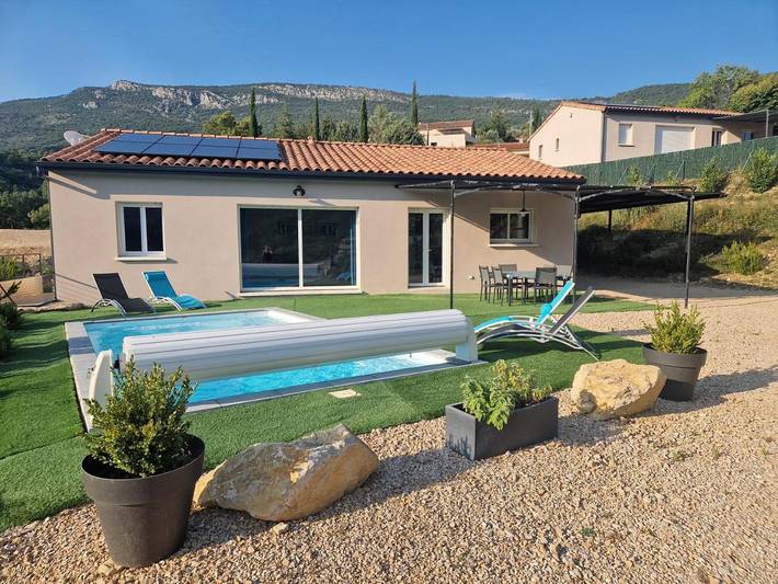 Location de vacances pour 6 personnes, avec vue ainsi que jardin et piscine, animaux acceptés à Plaisians - 2