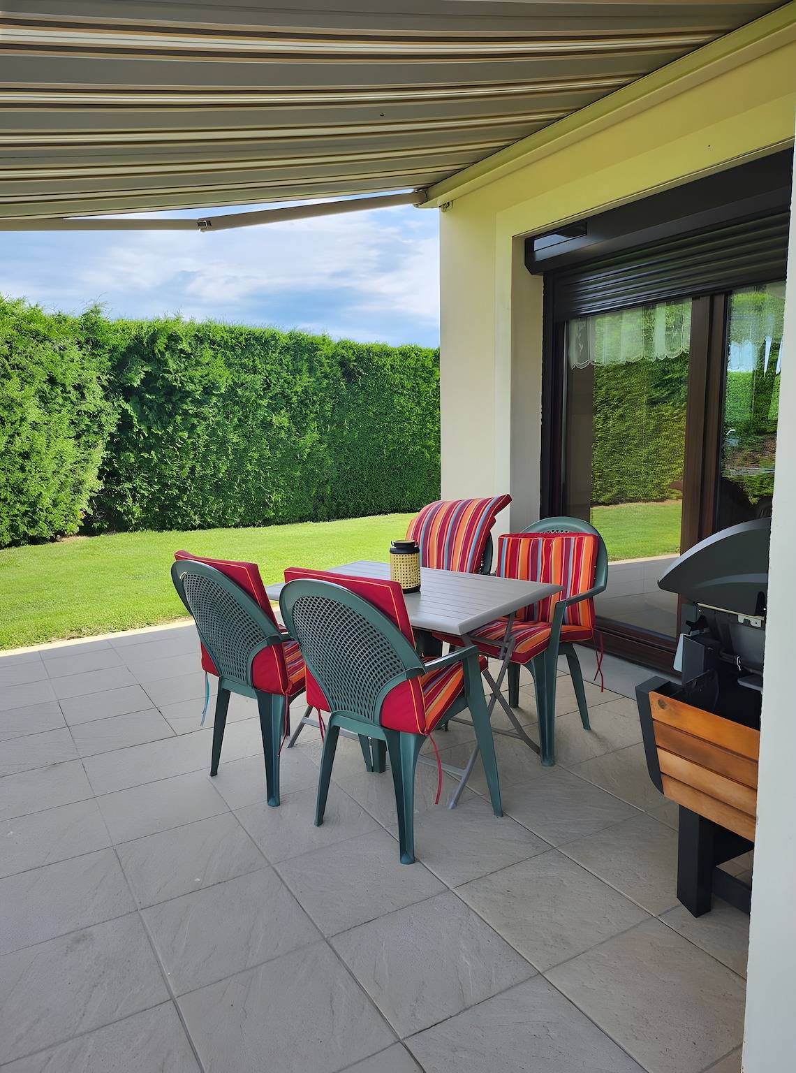 Gîte à la campagne avec terrasse privée, jardin privatif et Wi-Fi in Ouvans, Jura Francais