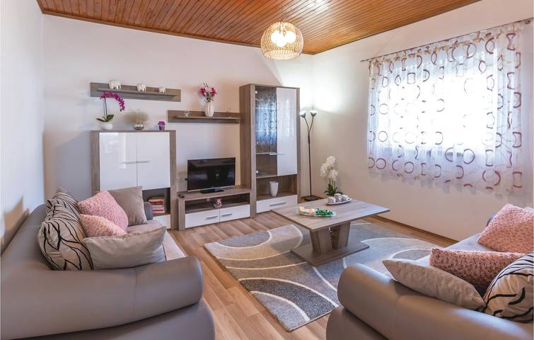 Gemütliche 2-Zimmer-Wohnung mit Pool und WLAN – der perfekte Urlaubsort! in Kreševo, Dalmatinisches Zagora