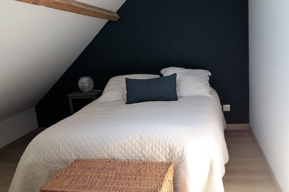 House with garden in Cherbourg en Cotentin, 10 minutes from the sea, 9 p, free wifi in Tourlaville, Cherbourg-en-Cotentin