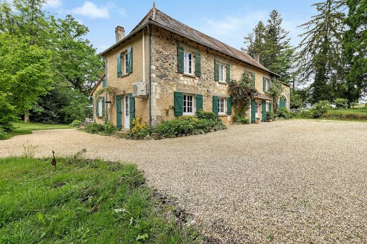 Maison de vacances pour 16 personnes, avec jacuzzi ainsi que jardin et sauna à Thiviers