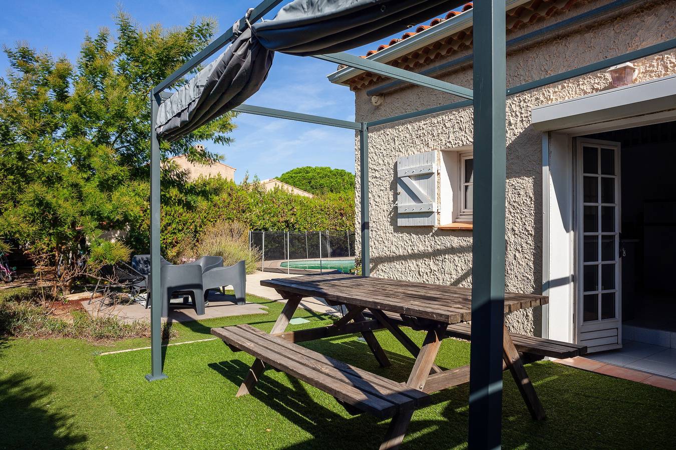 Maison Roxane avec piscine partagée, terrasse privée et Wi-Fi in Six-Fours-les-Plages, Côte méditerranéenne (France)