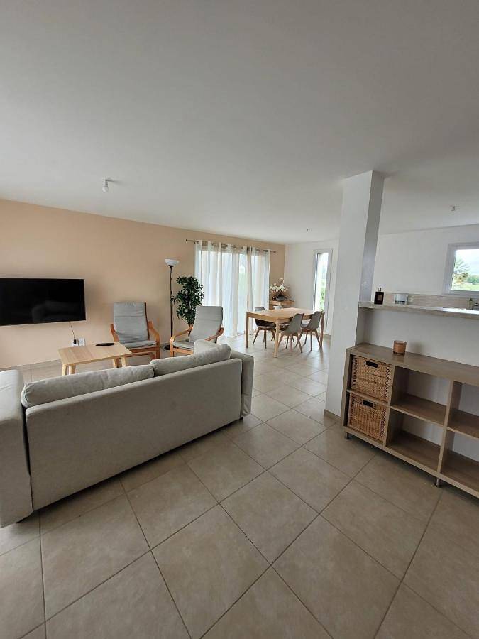 Location de vacances pour 6 personnes, avec vue et jardin à Saint-Père-Marc-en-Poulet - 2