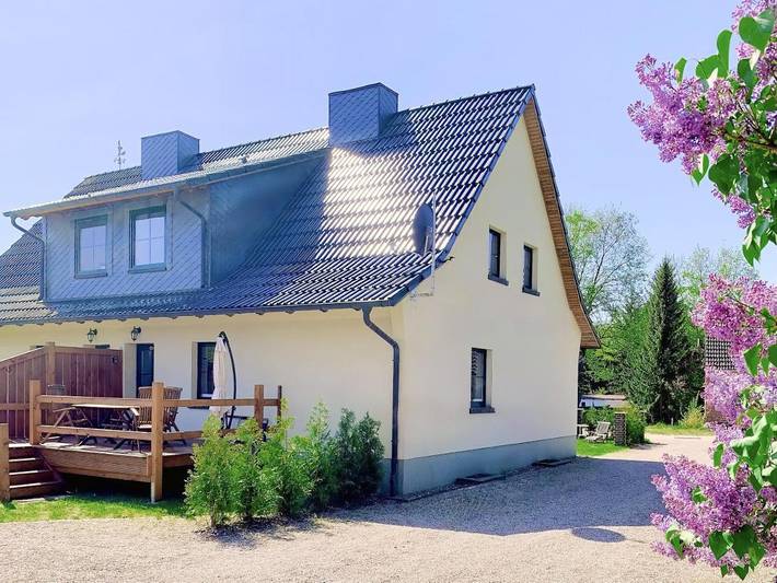 Ferienwohnung für 3 Personen, mit Terrasse und Garten sowie Ausblick