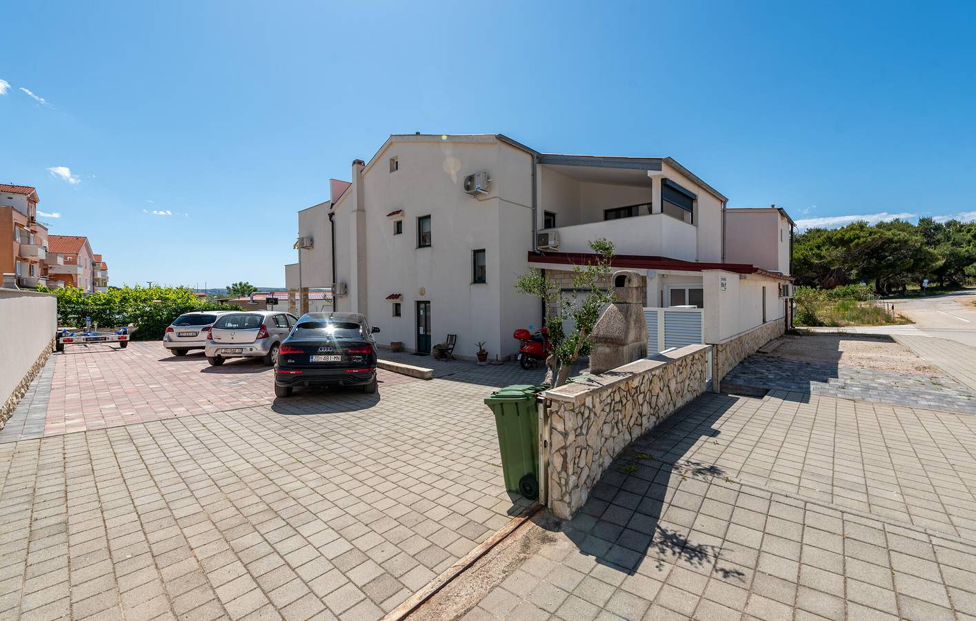 Ganze Ferienwohnung, Apartment am Meer mit WLAN, Terrasse und Parkplatz – 1 km vom Strand Perilo entfernt in Povljana, Pag