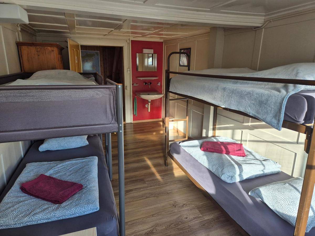 Ganze Ferienwohnung, Bed in 6-Bed Mixed Dormitory Room in Urnäsch, Zürich Voralpen