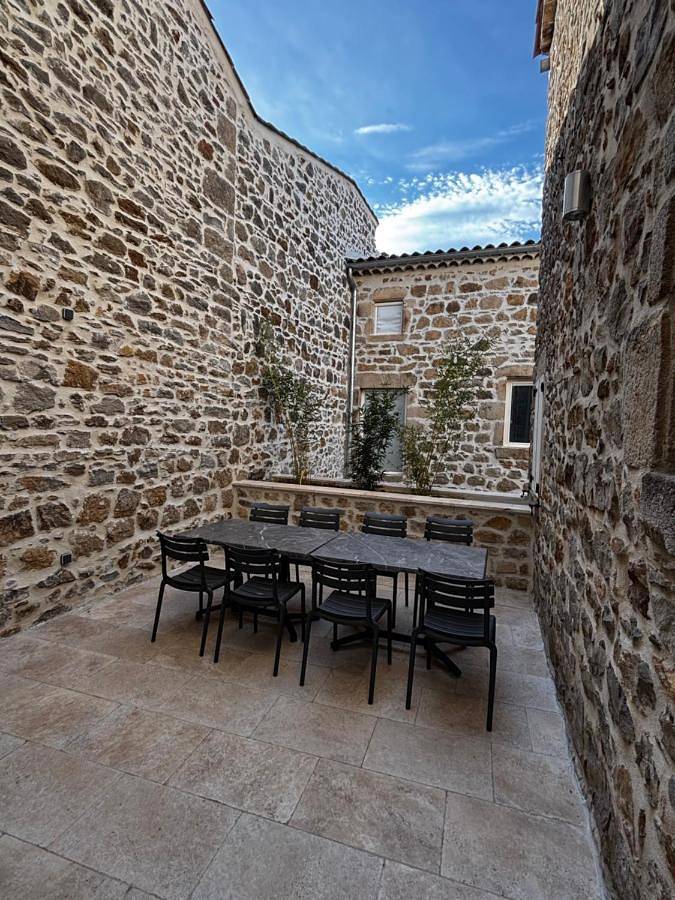 Location de vacances pour 18 personnes, avec piscine et jardin à Laurac-en-Vivarais - 2