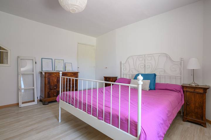 Room in a Local Home in Villes-sur-Auzon, Parc naturel régional du Mont-Ventoux