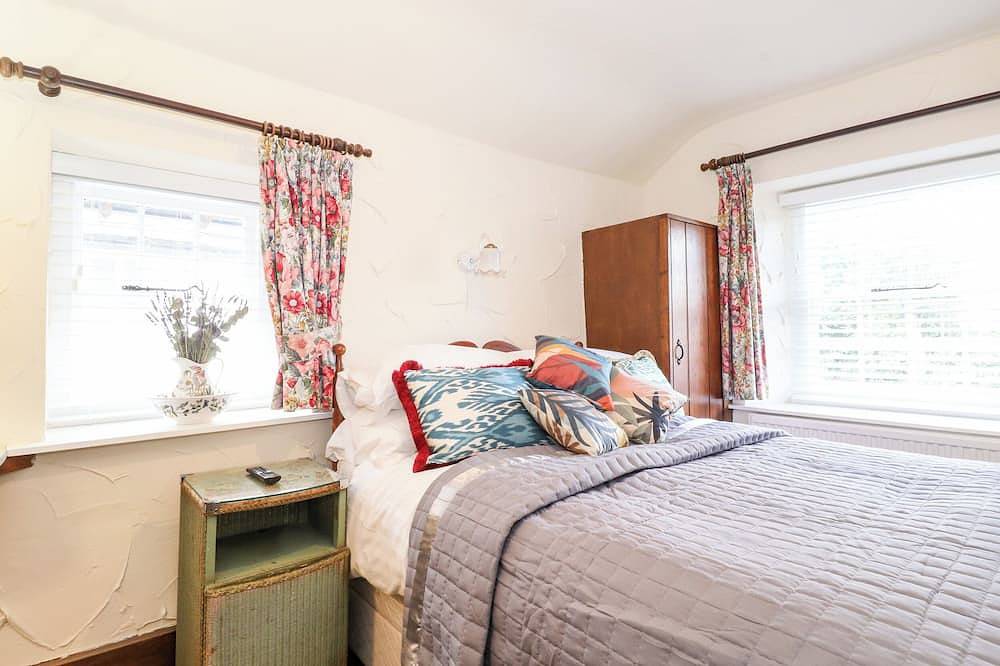 Ann Tysons House, pet friendly, with open fire in Hawkshead in Hawkshead, Lake District