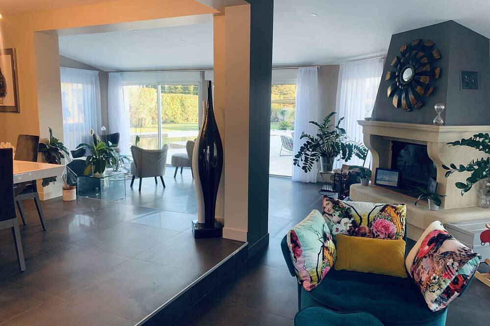 Large 200 m² family villa, ideal for families and groups of friends in Montbazin, Côte d'Améthyste