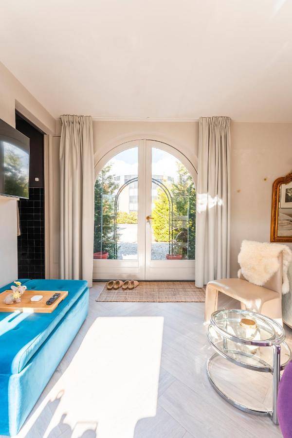 Vakantieappartement voor 3 personen, with Terras and Tuin as well as Uitzicht in Aalsmeer