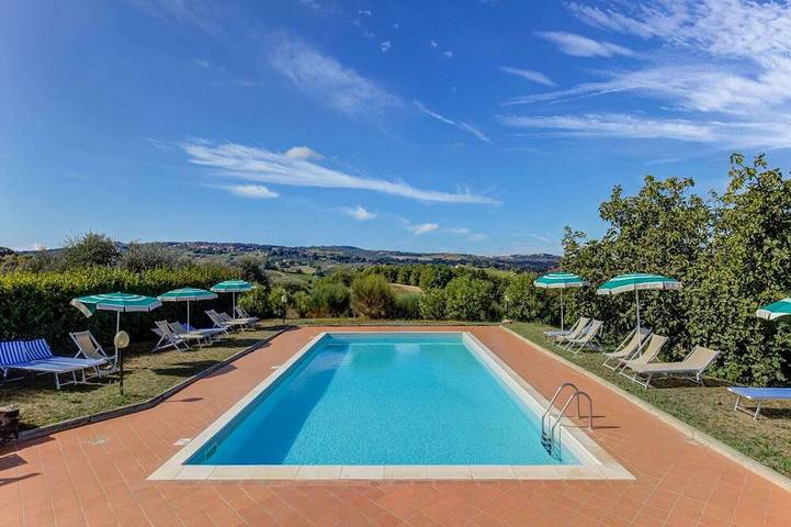 Agriturismo per 8 persone, con giardino e piscina in Gambassi Terme