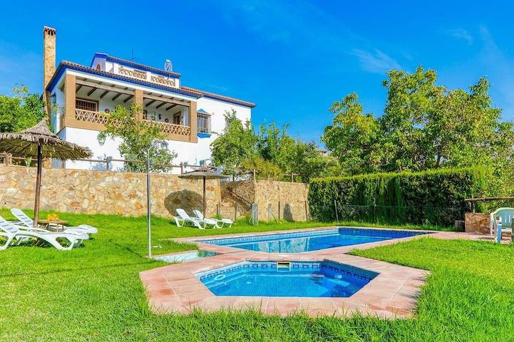 Vacation rental for 8 people, with Yard in Ronda